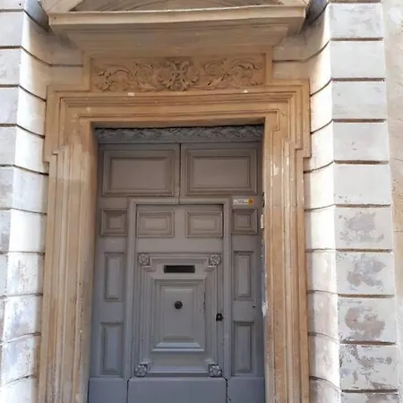 Capucines, Un Jardin Secret Dans Le Centre Historique アパート *