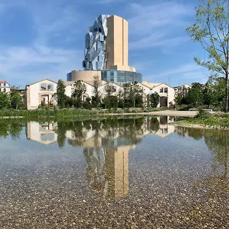 Capucines, Un Jardin Secret Dans Le Centre Historique アパート アルル