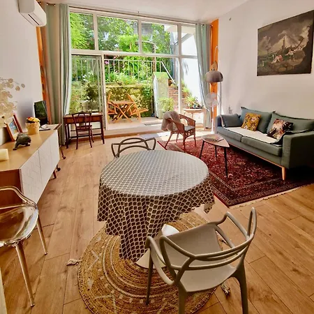 Capucines, Un Jardin Secret Dans Le Centre Historique *